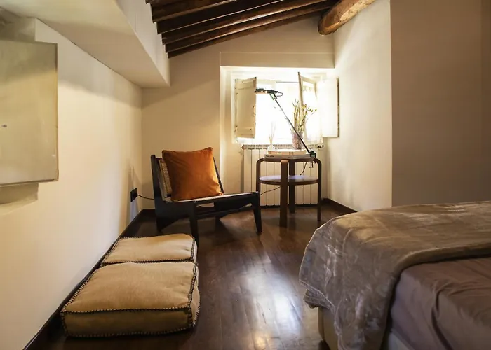 La Mansardina Beccheria Central Apartment 1 Double Bedroom, 1 Sofa Bed